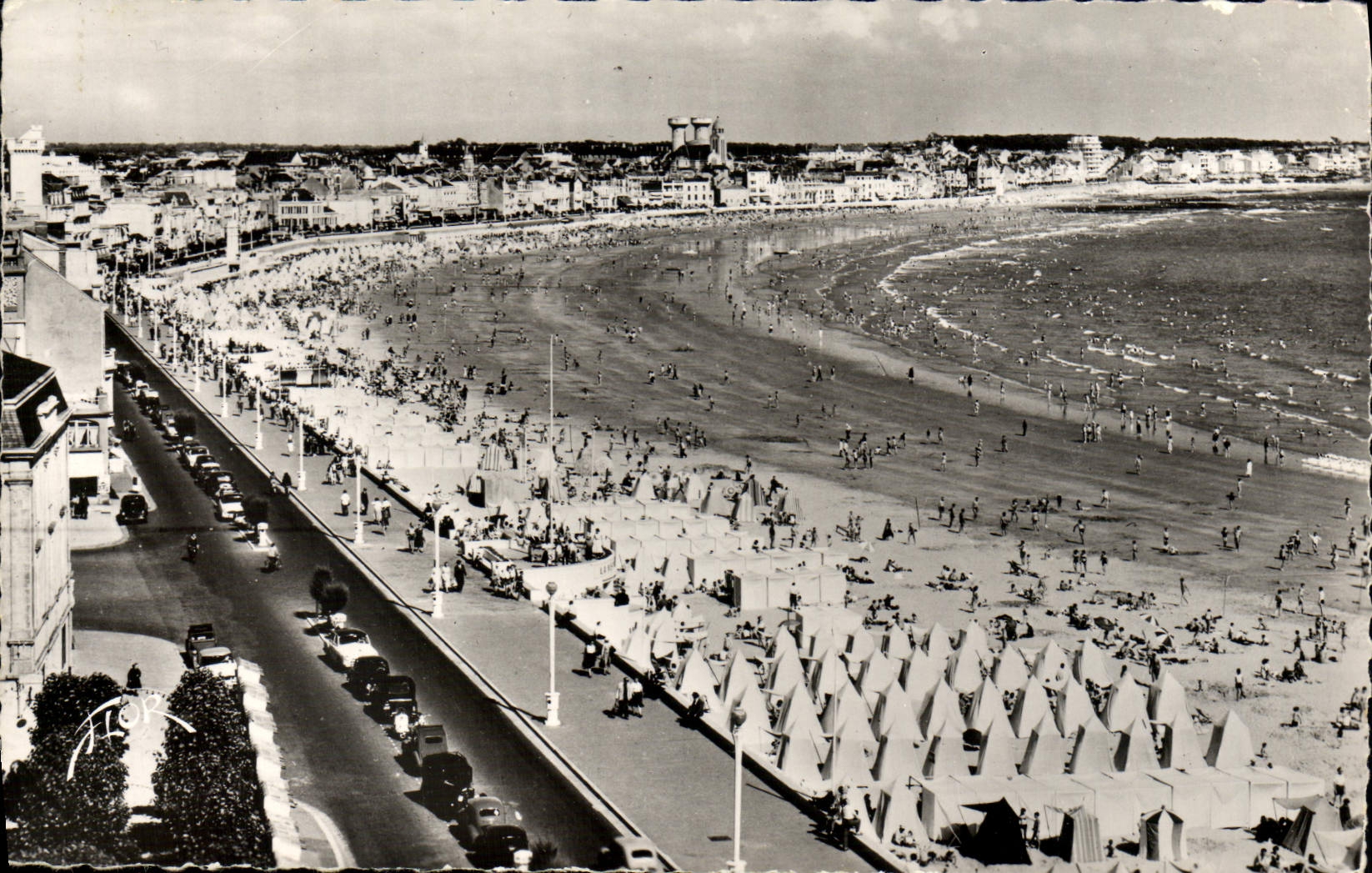 Les Sables-d'Olonne — Plage et le Remblai — Éditions Artistiques Veritable