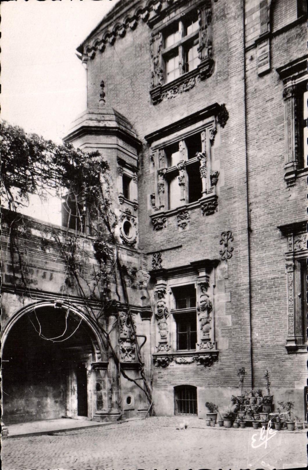 Cour de l'Hôtel Maynier de Lasbordes — Toulouse — Édit. L'Art Toulousain