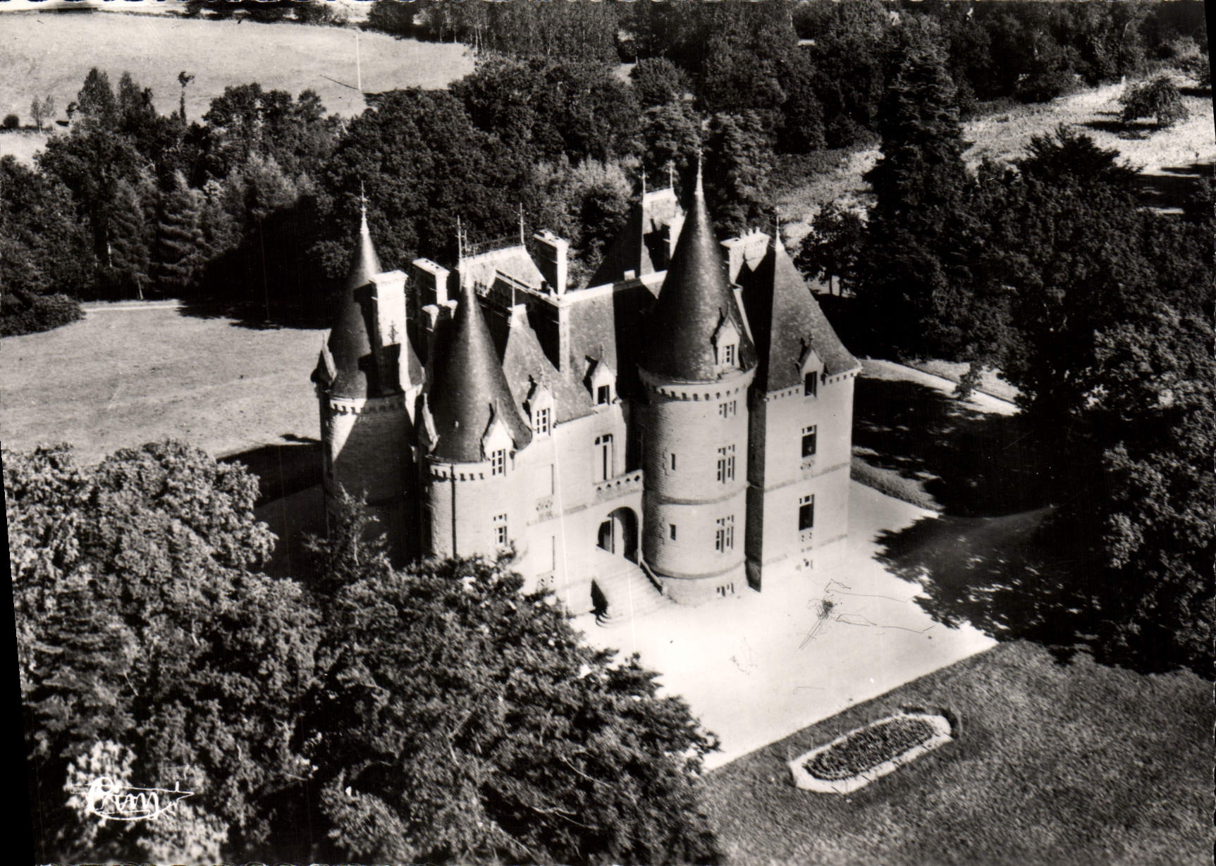 CPM Moncontour Chateau De Bellevue Vue Aerienne
