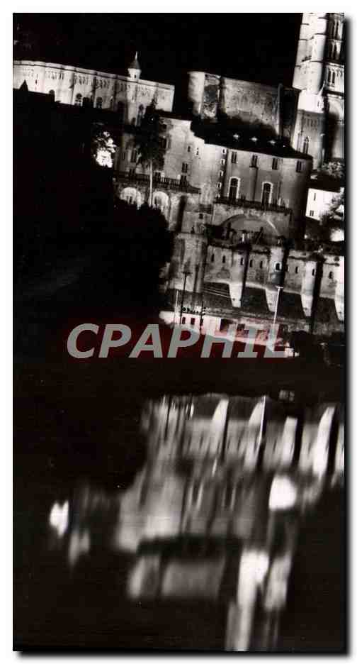 Albi — Éclairage de nuit sur la Basilique Sainte-Cécile et le Palais de la Berbie vue du Pont Vieux