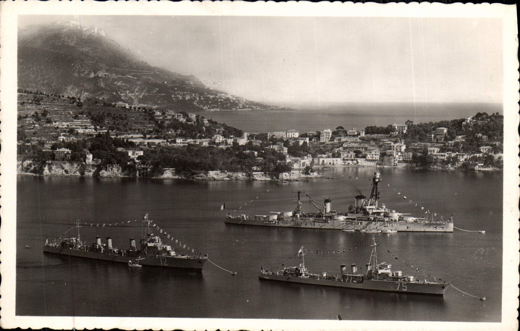 CPM Villefranche Sur Mer La Rade Vue Sur Le Cop d'Ail Bateaux