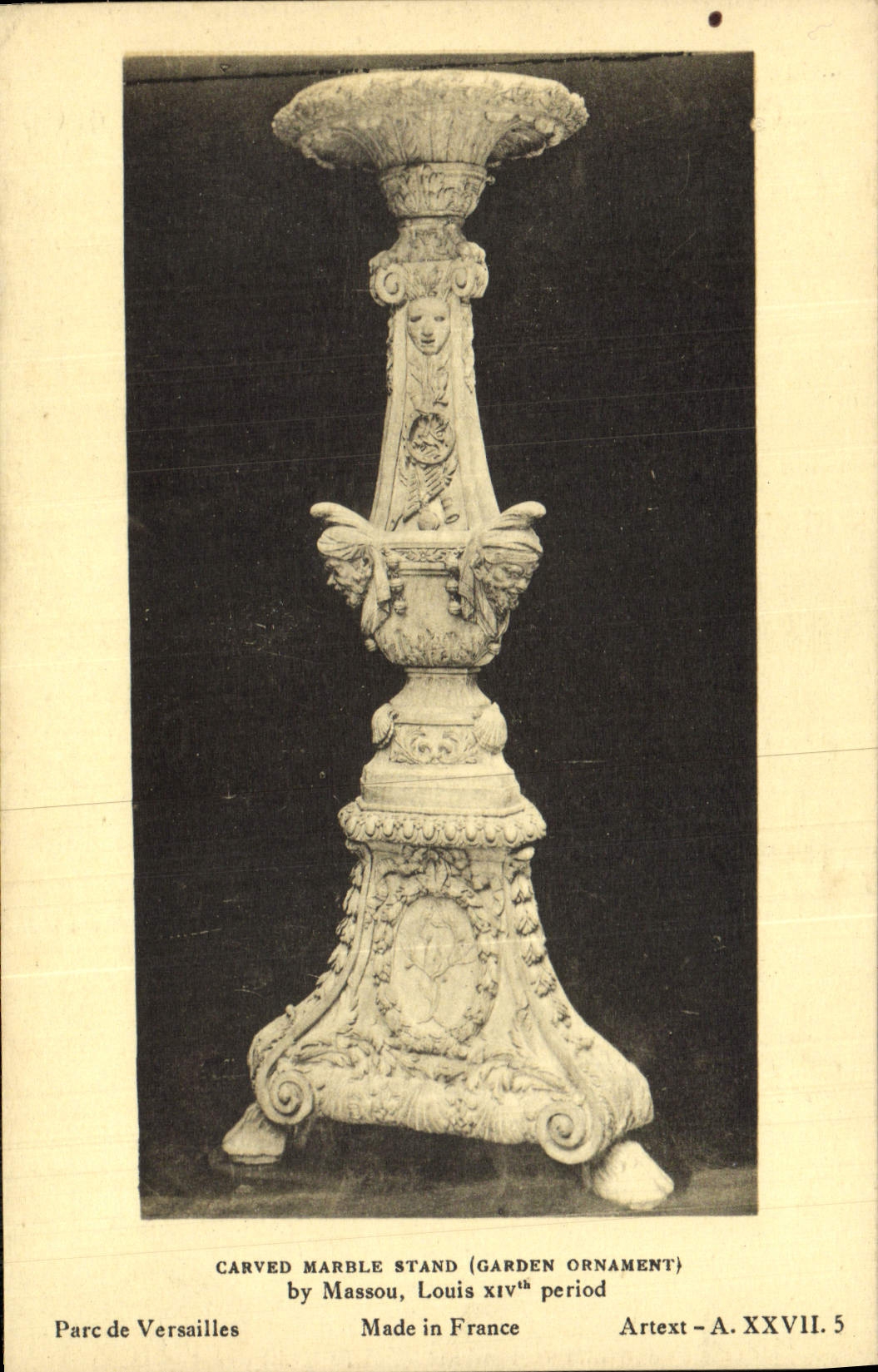 Stand en marbre sculpté — Parc de Versailles — Arttext-A.XXVII.5