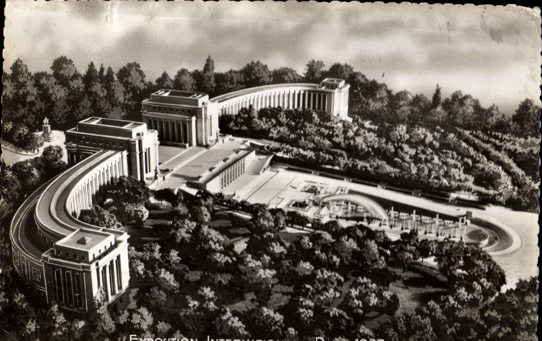 CPA La Palais Du Trocadero Et Les Bassins Paris