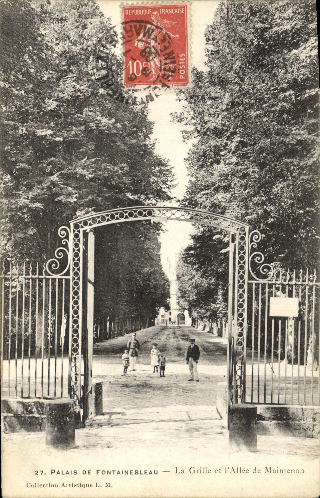 Palast von Fontainebleau — Das Tor und die Avenue de Maintenon — Künstlerische Sammlung L. M.