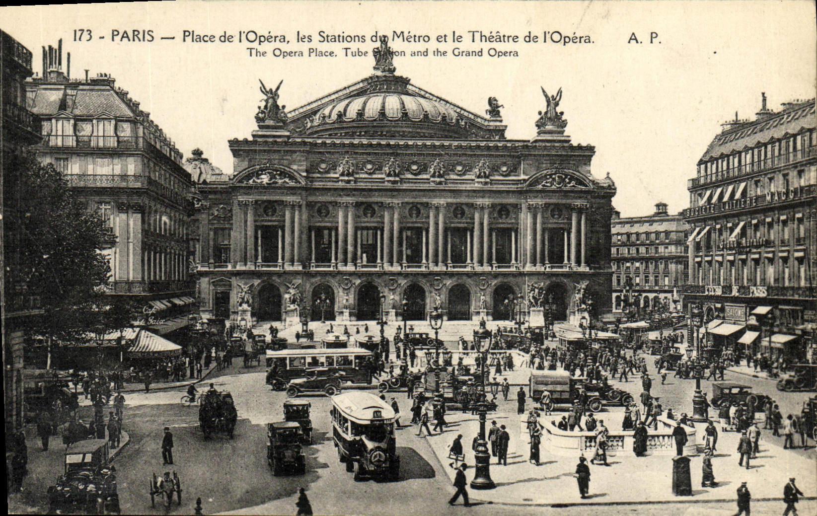 CPA Paris Place De L'Opera Les Station Du Metro Et Le Theatre De l'Opera