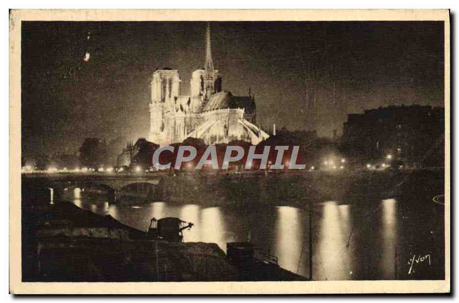 CPA Paris En Flanant Notre Dame Illuminee