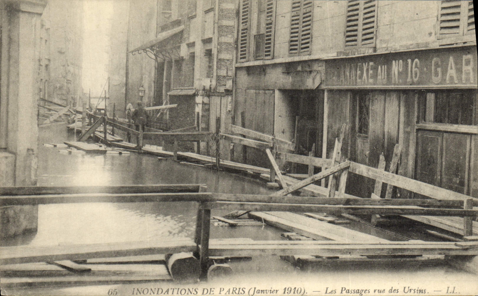 CPA Inondations De Paris Les Passages Rue Des Ursins