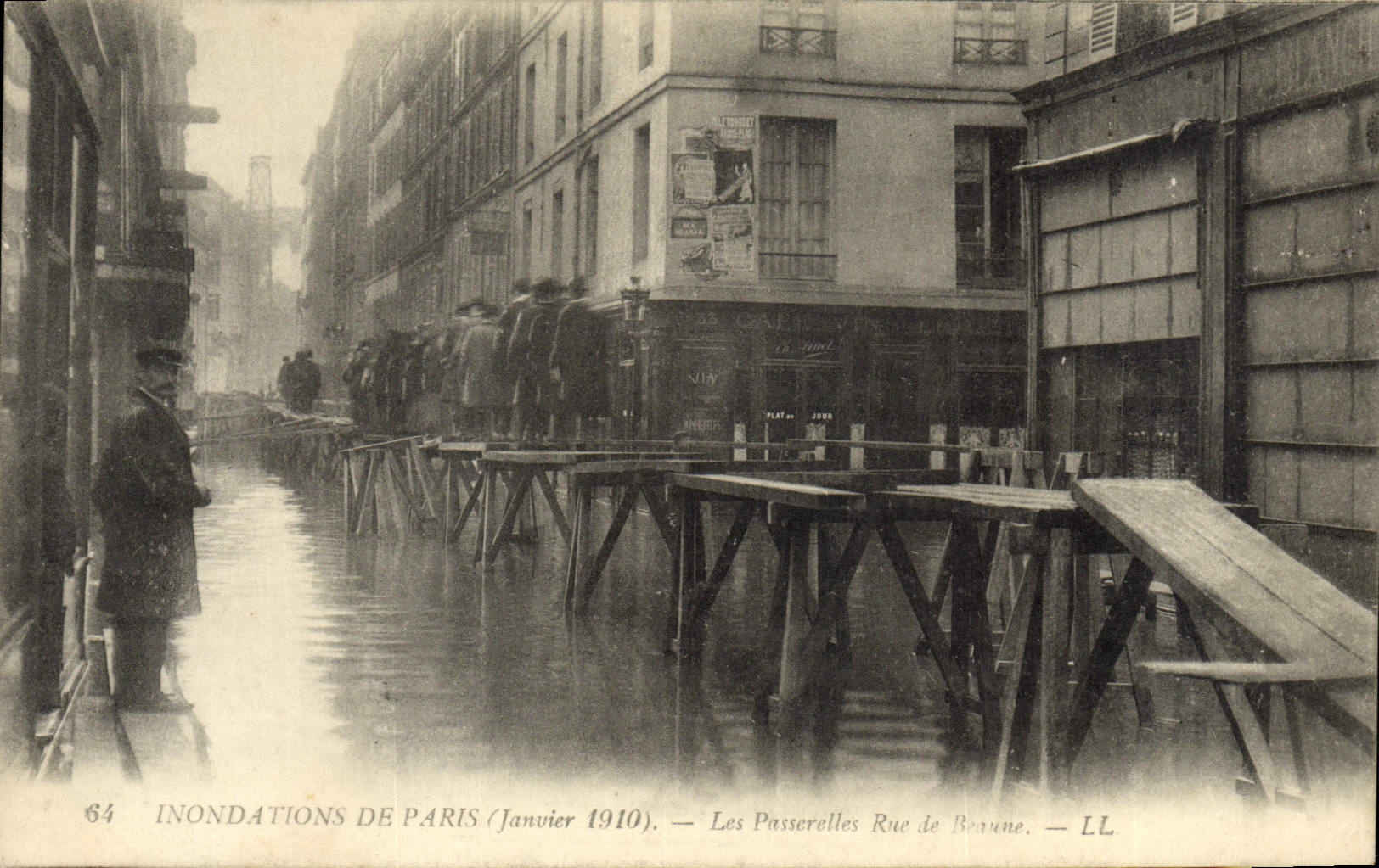 CPA Inondations De Paris Les Passages Rue De Beaune