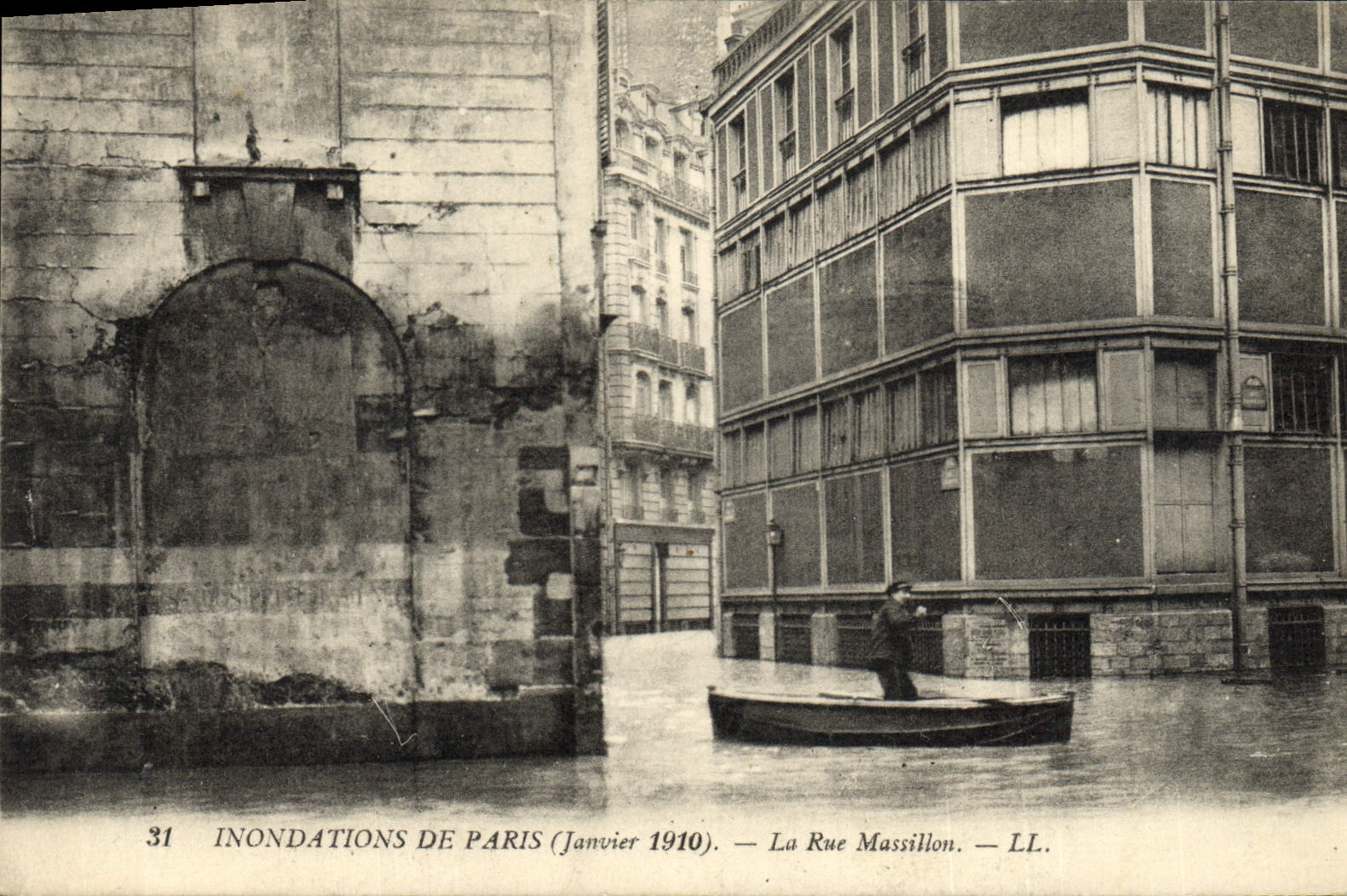 CPA Inondations De Paris La Rue Massillon