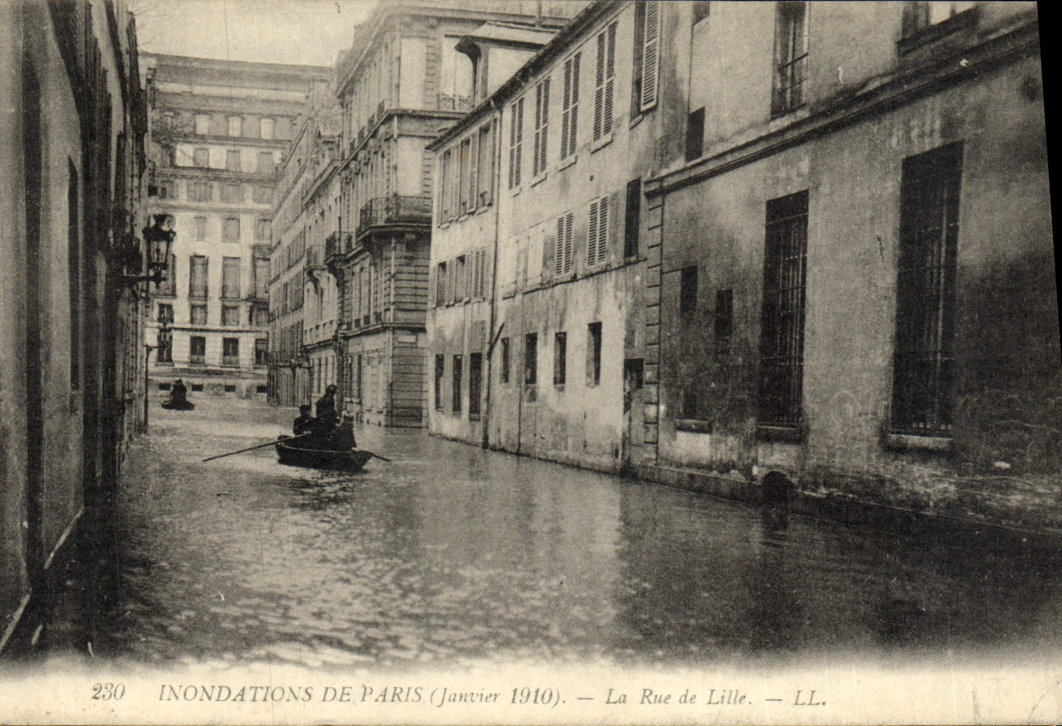 Inondations de Paris (Janvier 1910) — La Rue de Lille — LL.