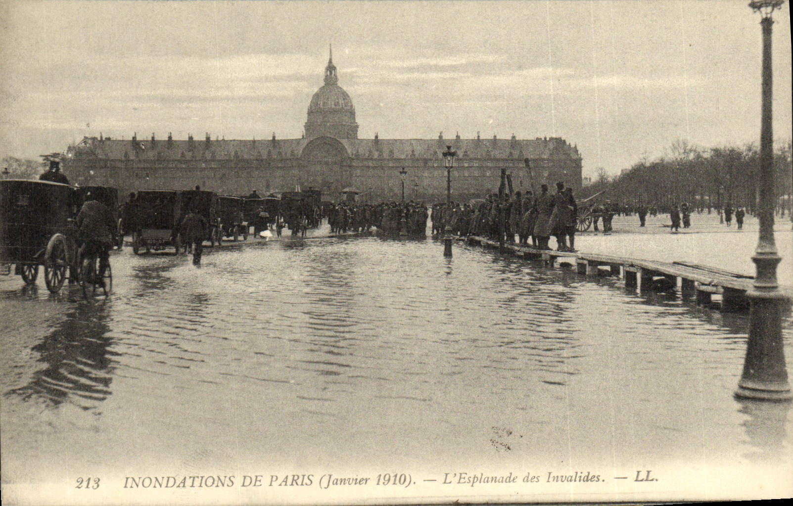 CPA Inondations De Paris L'Esplanade Des Invalides