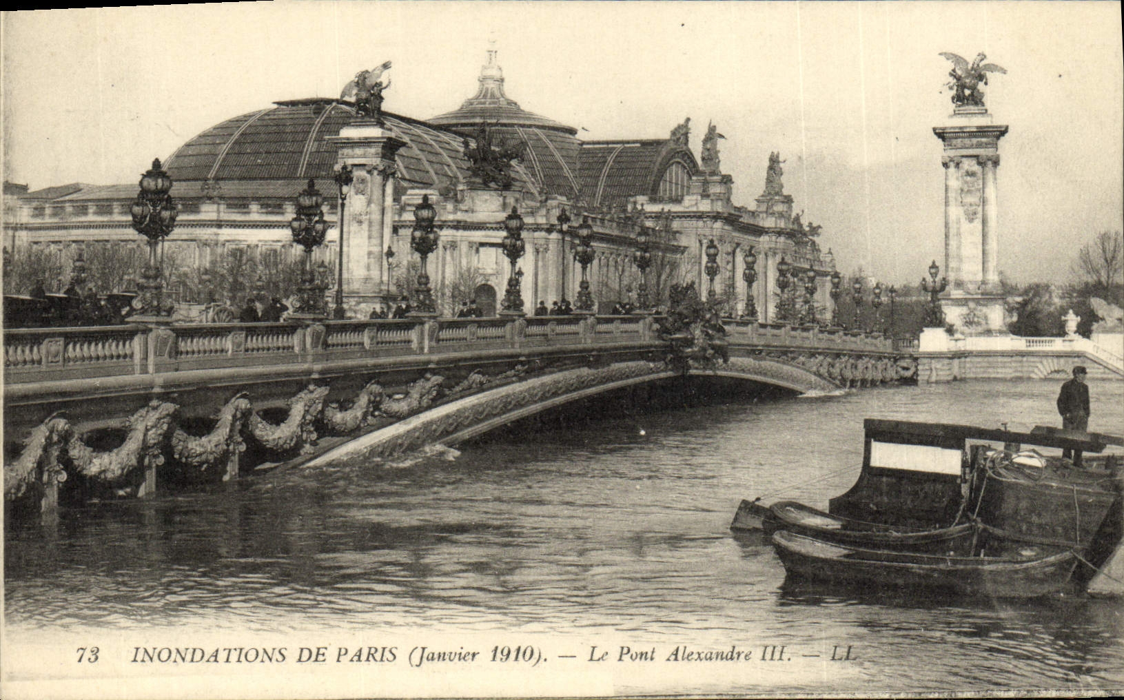 CPA Inondations De Paris Le Pont Alexandre III