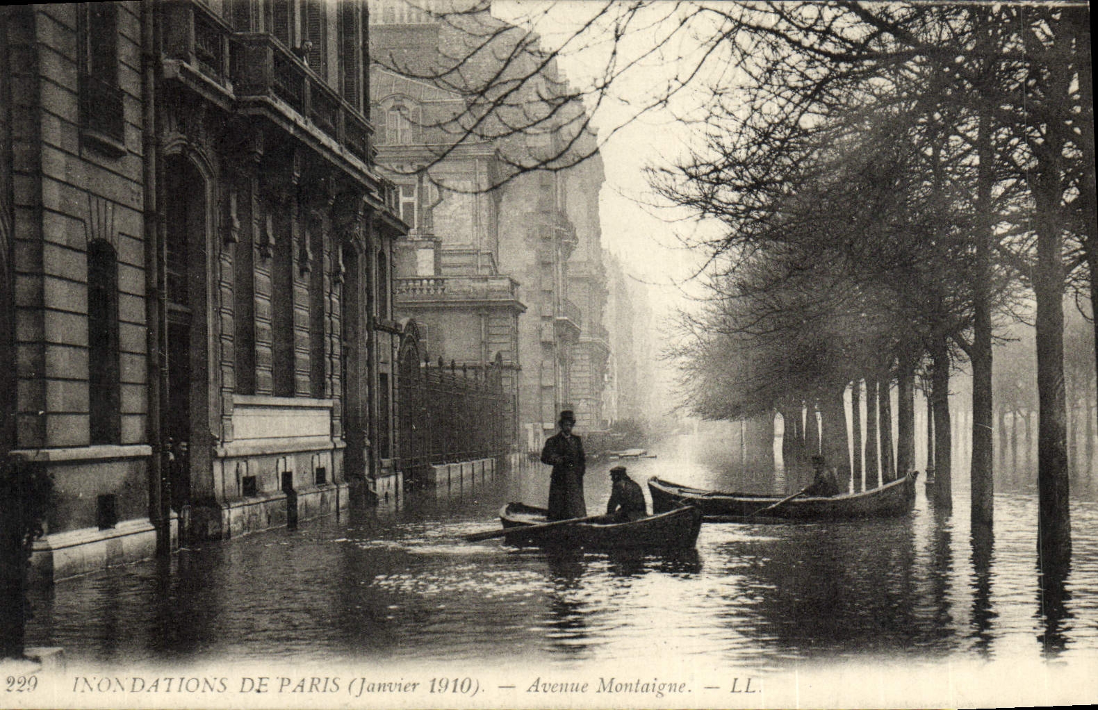 CPA Inondatons De Paris Avenue Montaigne