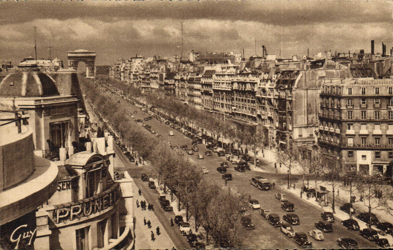 Avenue des Champs-Élysées — vue panoramique — éditeur André Leconte, n° 108