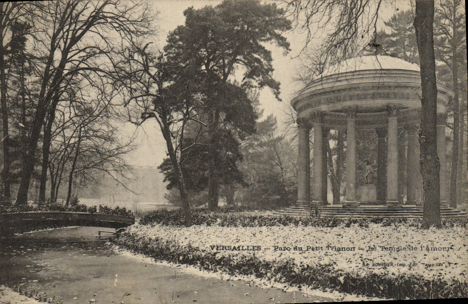 CPA Versailles Parc Du Petit Trianon Le temple de l'amour