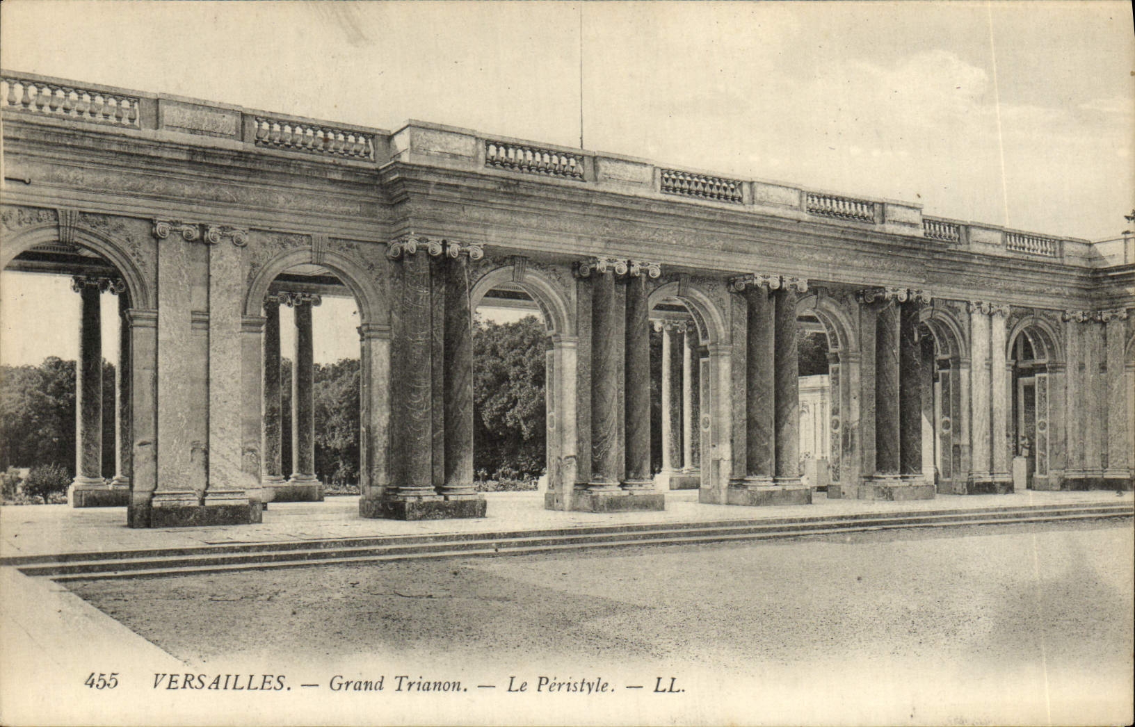 Versailles — Grand Trianon — Le Péristyle — LL. — n° 455