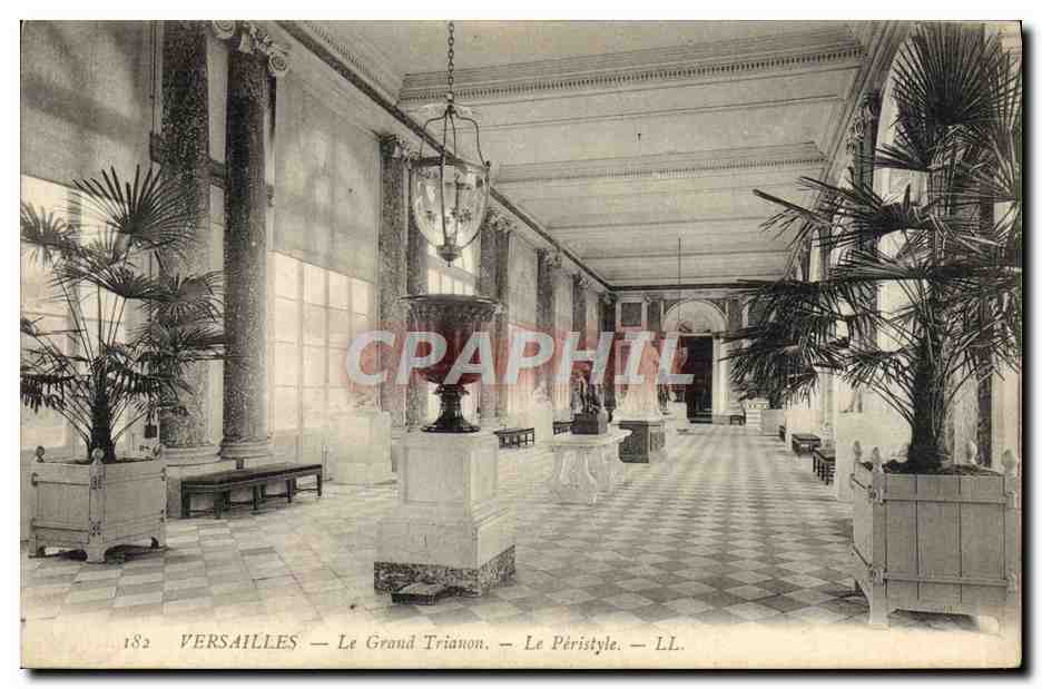 CPA Versailles Le Grand Trianon Le Peristyle