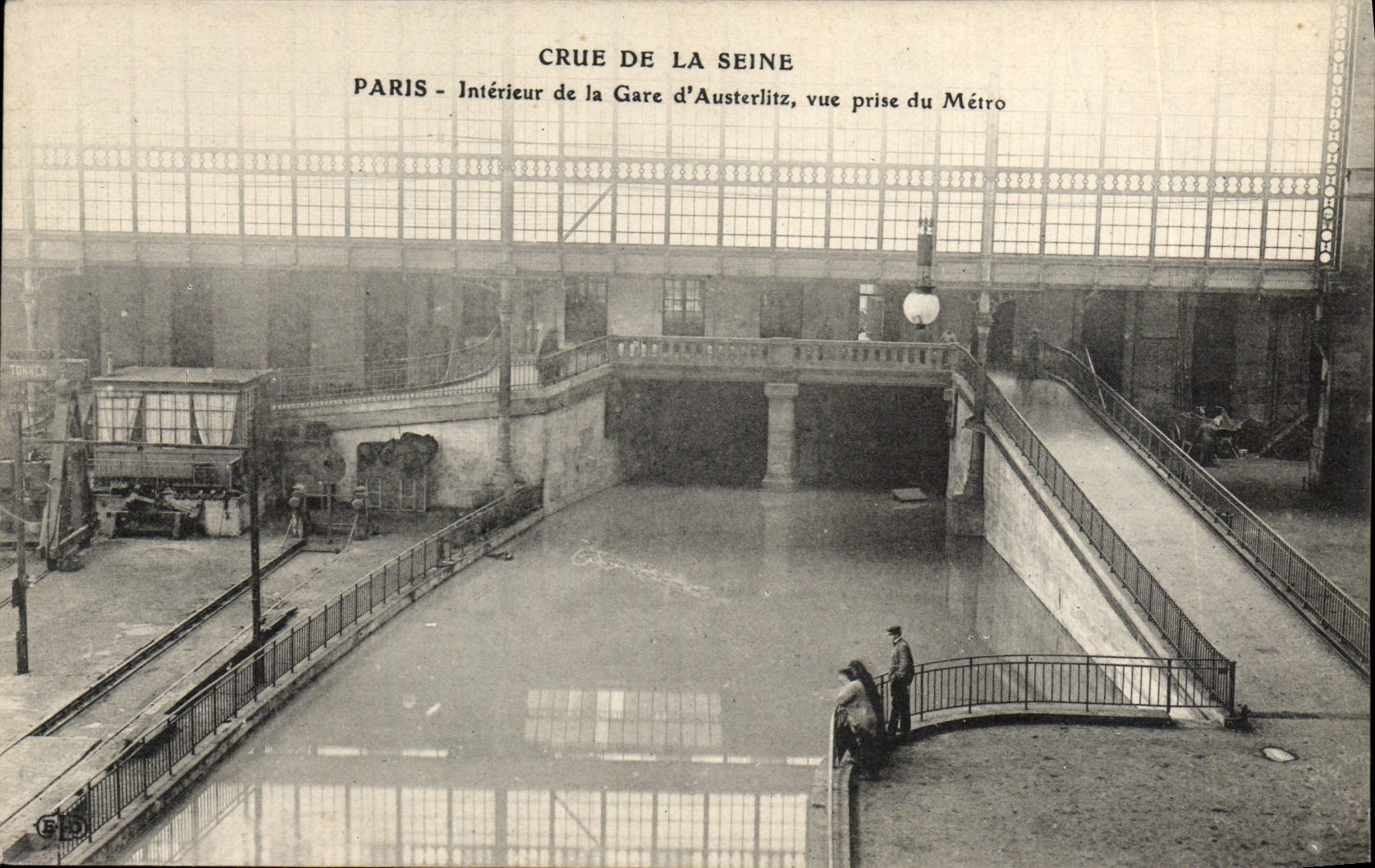 Flut der Seine — Innenansicht der Gare d'Austerlitz, Aufnahme vom Metro — Verlag F. D.