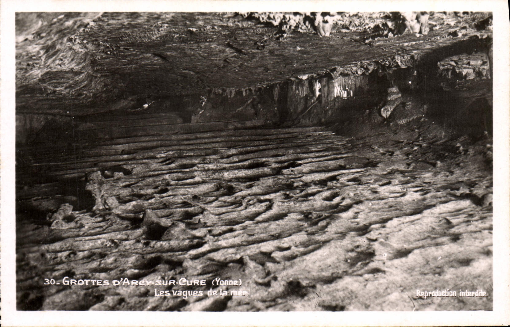 Grottes d'Arcy-sur-Cure (Yonne) — Les vagues de la mer — A. Joublin, Éditeur des Grottes