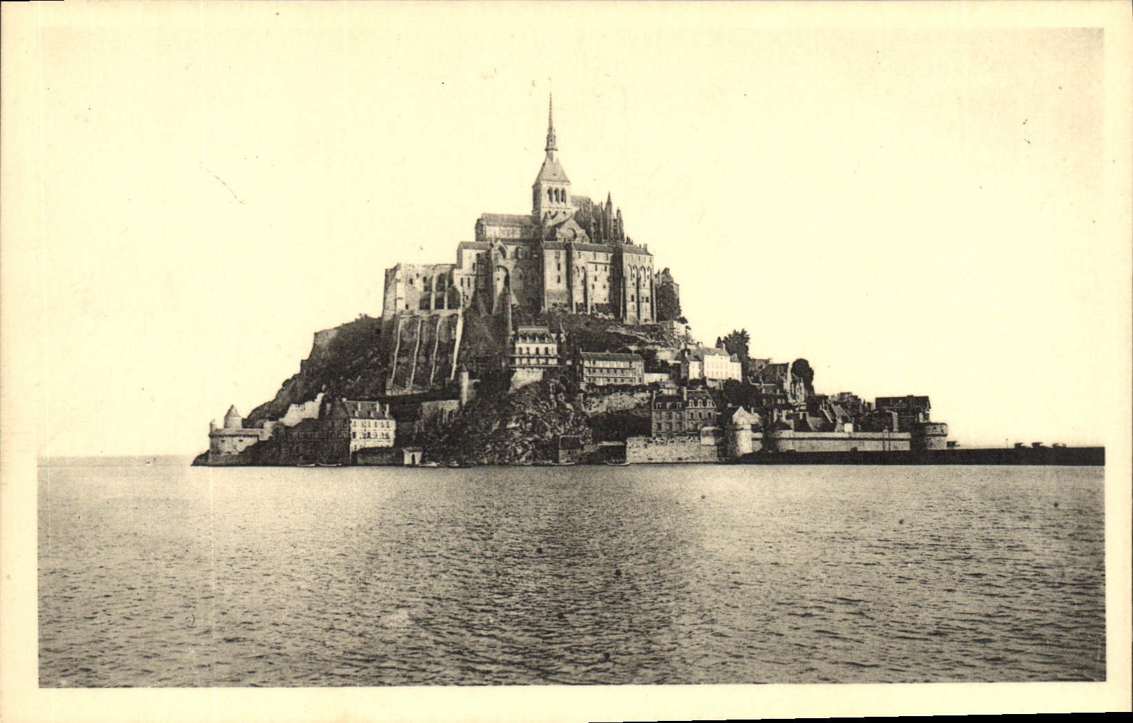Mont Saint-Michel — Vue Générale — Face ouest — Edition des Monuments Historiques, Paris