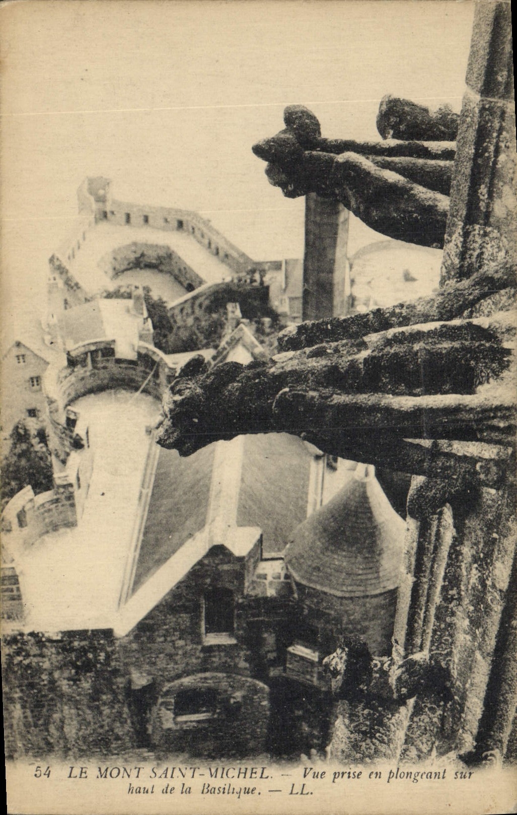 CPA Le Mont Saint Michel Vue Prise En Plongeant Sur le haut de la basilique