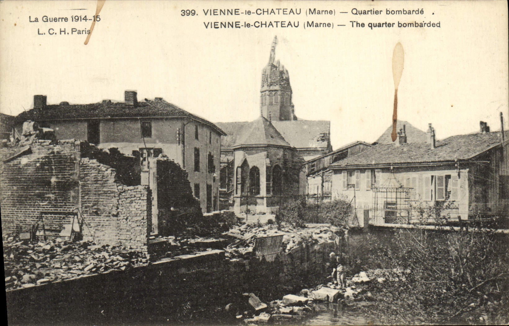 CPA Vienne Le Chateau Quartier bombarde Militaria