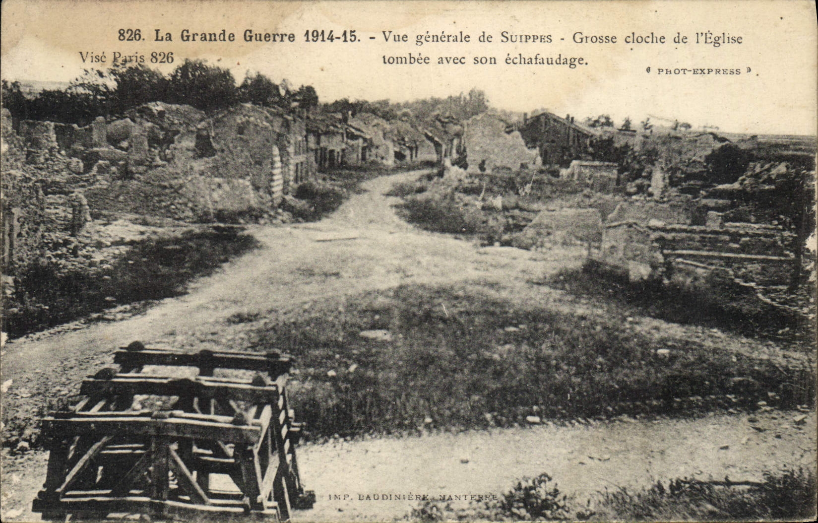 SUIPPES — Vue générale après la Grande Guerre 1914-15 — Grosse cloche de l'Église tombée avec son échafaudage — IMP. BAUDINIÈRE, VANTERIE