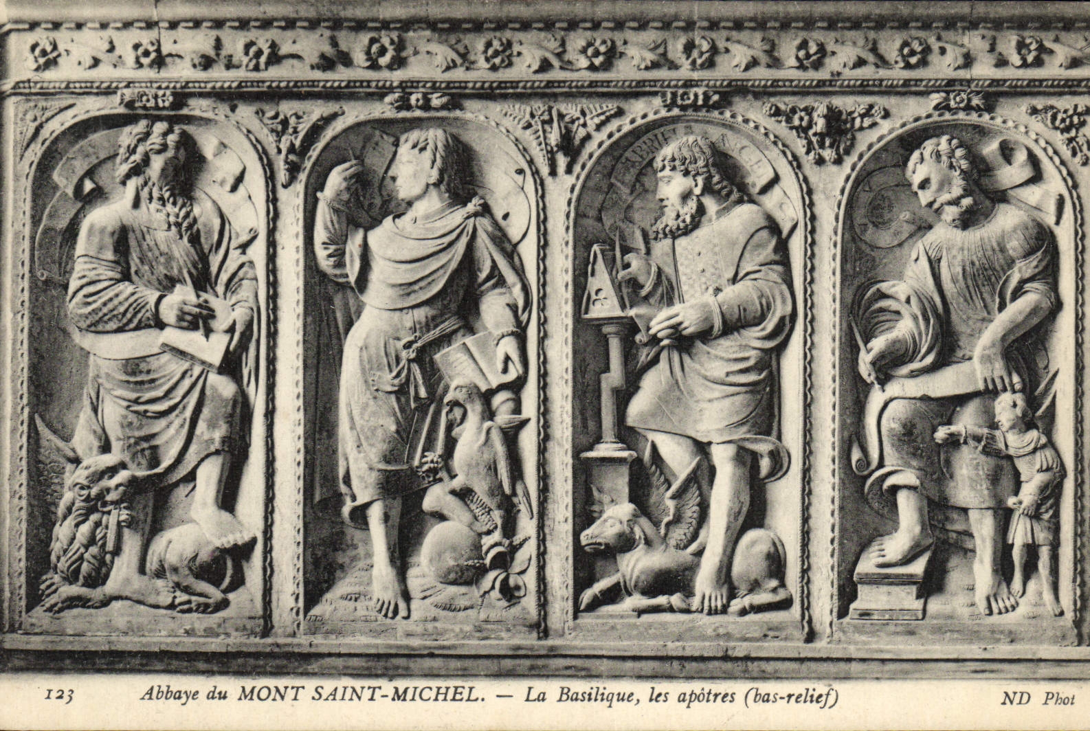 Abbaye du Mont Saint-Michel — La Basilique, les apôtres (bas-reliefs) — ND Phot, n°123