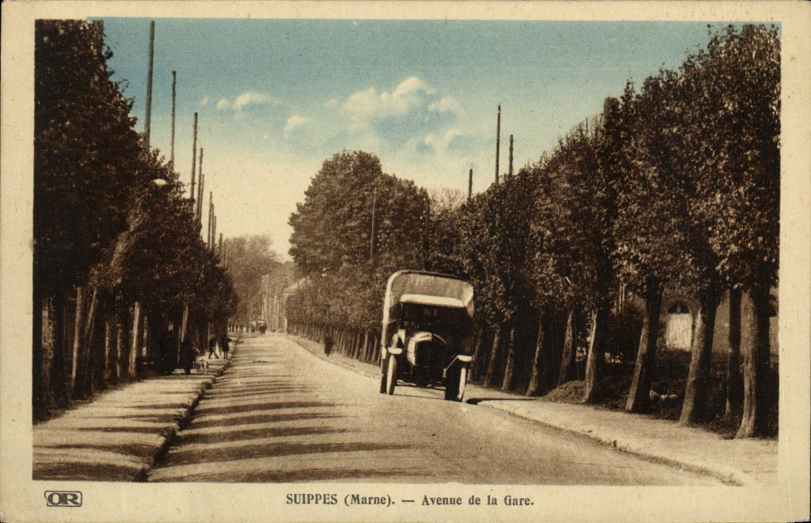CPA Suippes Avenue De La Gare Camion