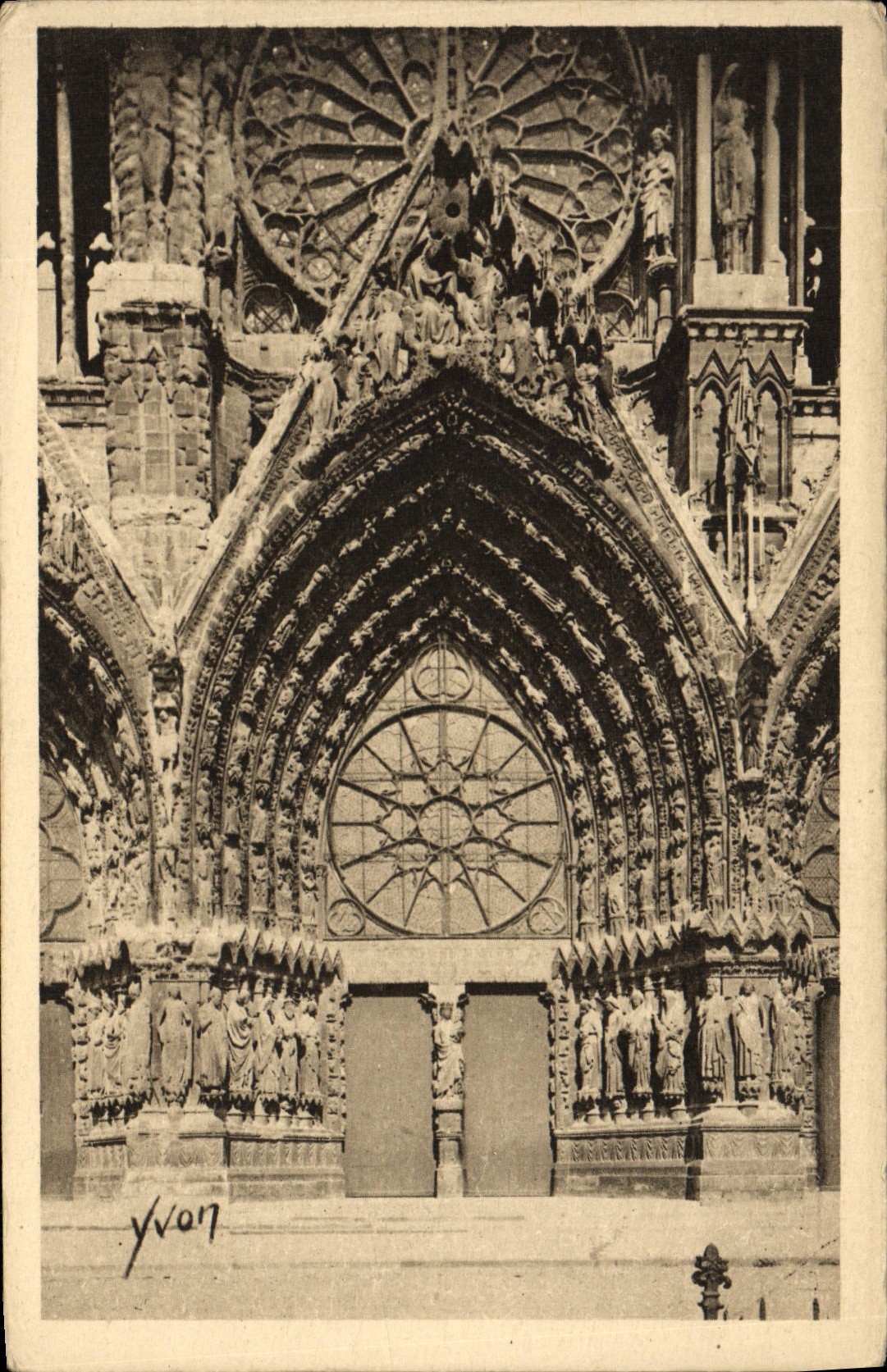 CPA La Douce France Reims La Cathedrale Le Portail Principal