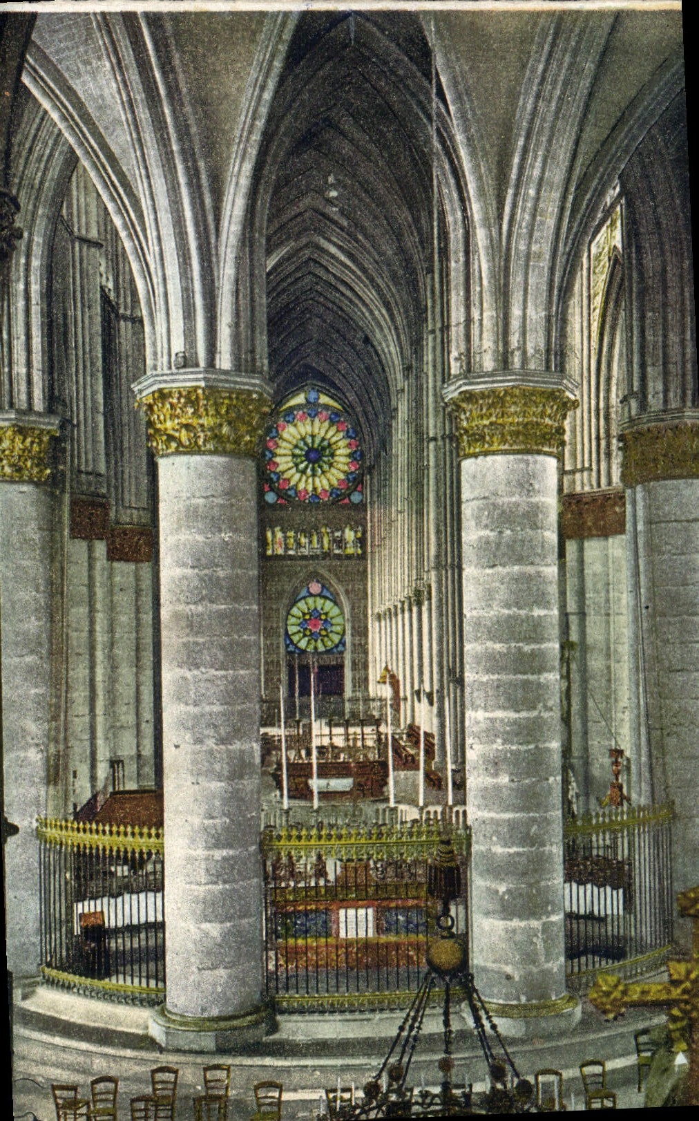 CPA La Cathedrale De Reims Vue Interieure 