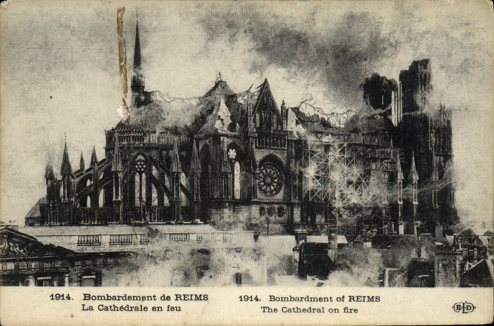 CPA Bombardement De Reims La Cathedrale En Feu