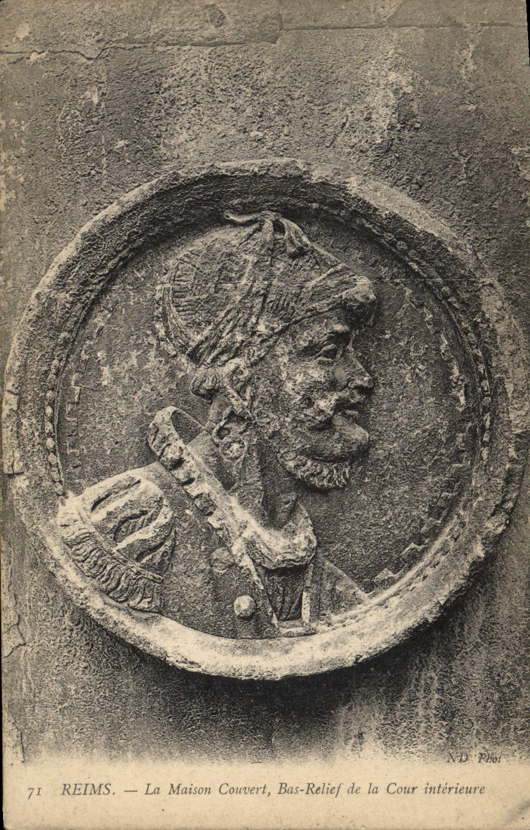 Reims — La Maison Couvert, Bas-Relief de la Cour intérieure — ND Photo