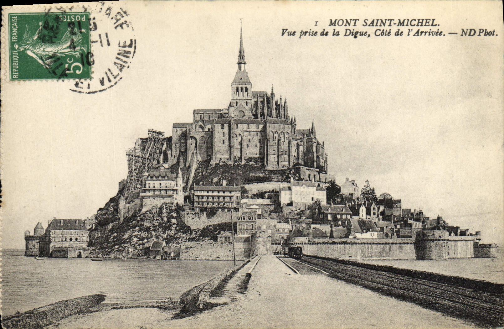Mont Saint-Michel — Vue prise de la Digue, Côté de l'Arrivée — ND Pbot.