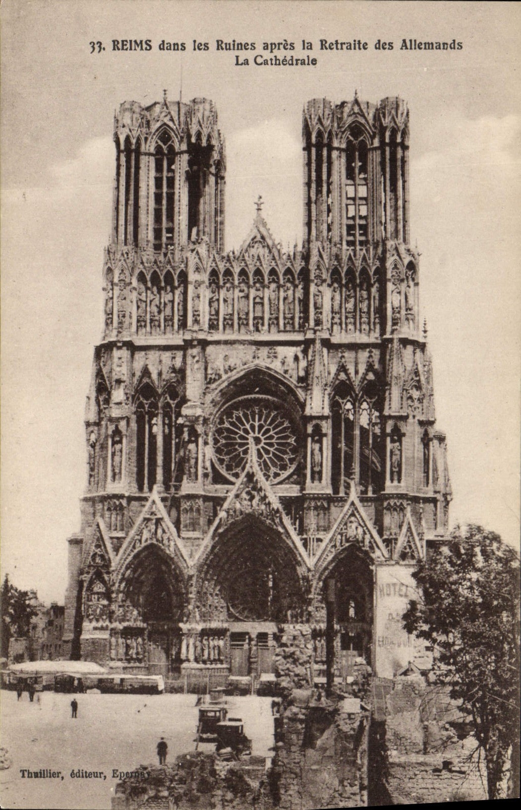 CPA Reims Dans Les Ruines Apres La Retraite Des Allemands La Cathedrale