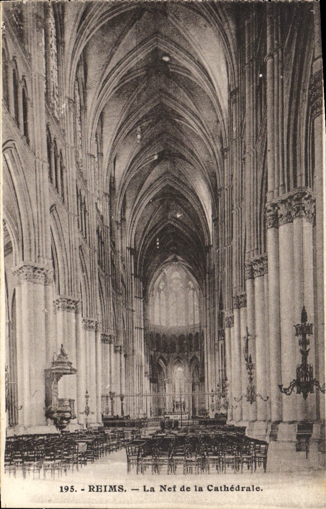 Reims — La Nef de la Cathédrale — A. Quentin, éditeur Reims, n° 195