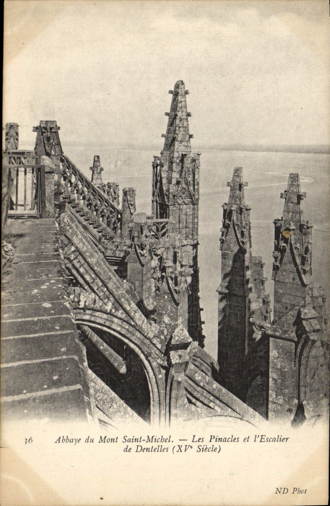 CPA Abbaye Du Mont Saint Michel Les Pinacles Et l'Escalier De Dentelles