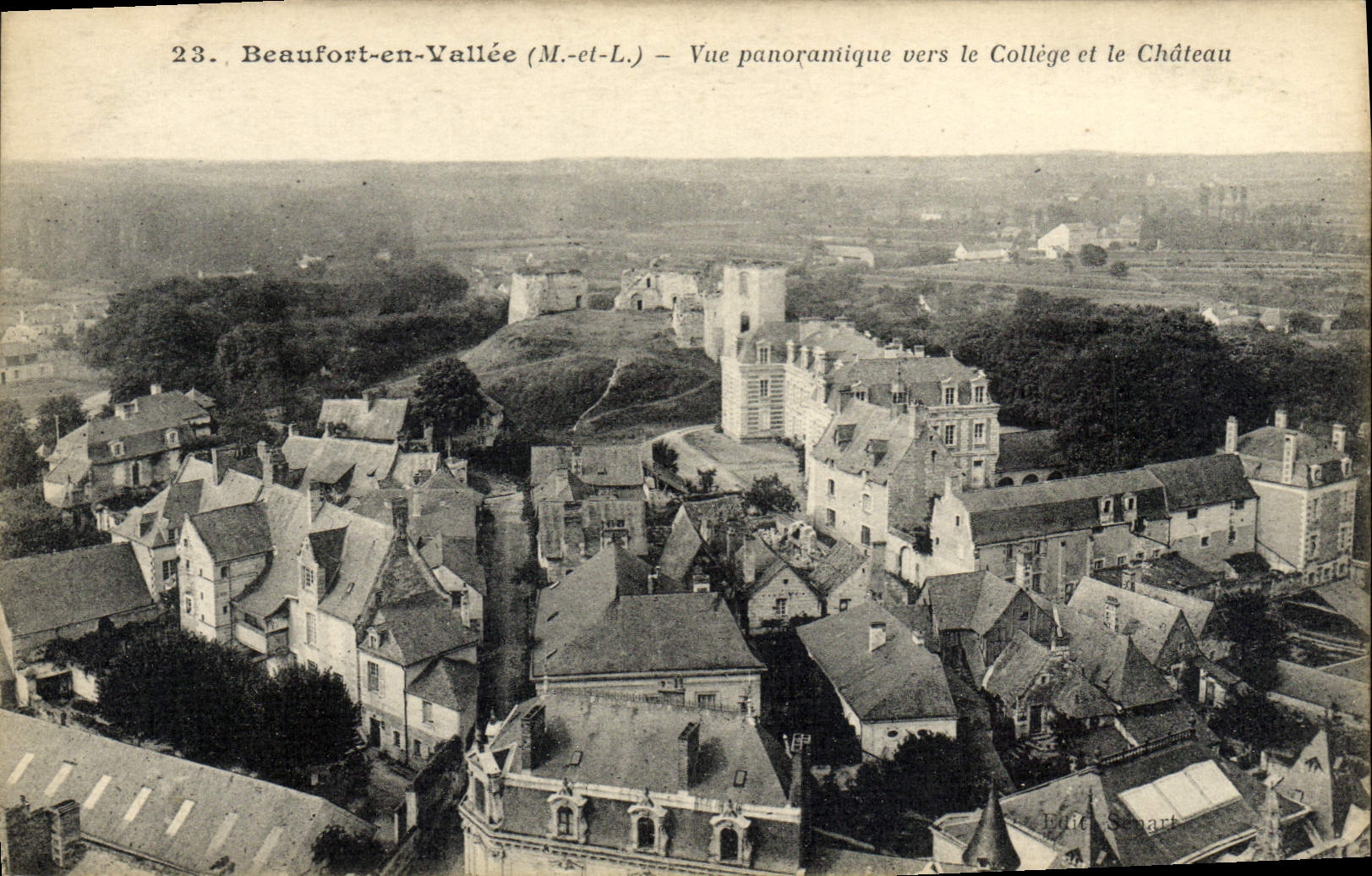 CPA Beaufort en Vallee Vue Panoramique Vers le College et le chateau 