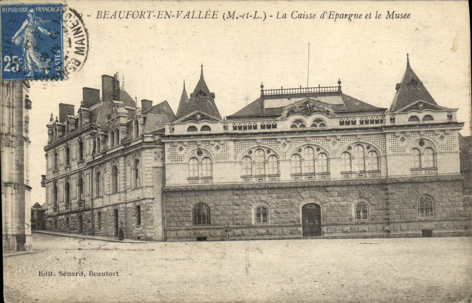 CPA Beaufort en Vallee La Caisse d'Epargne et le Musee
