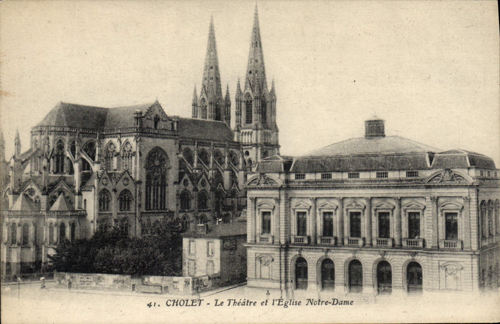 CPA Cholet Le Theatre et l'Eglise Notre Dame