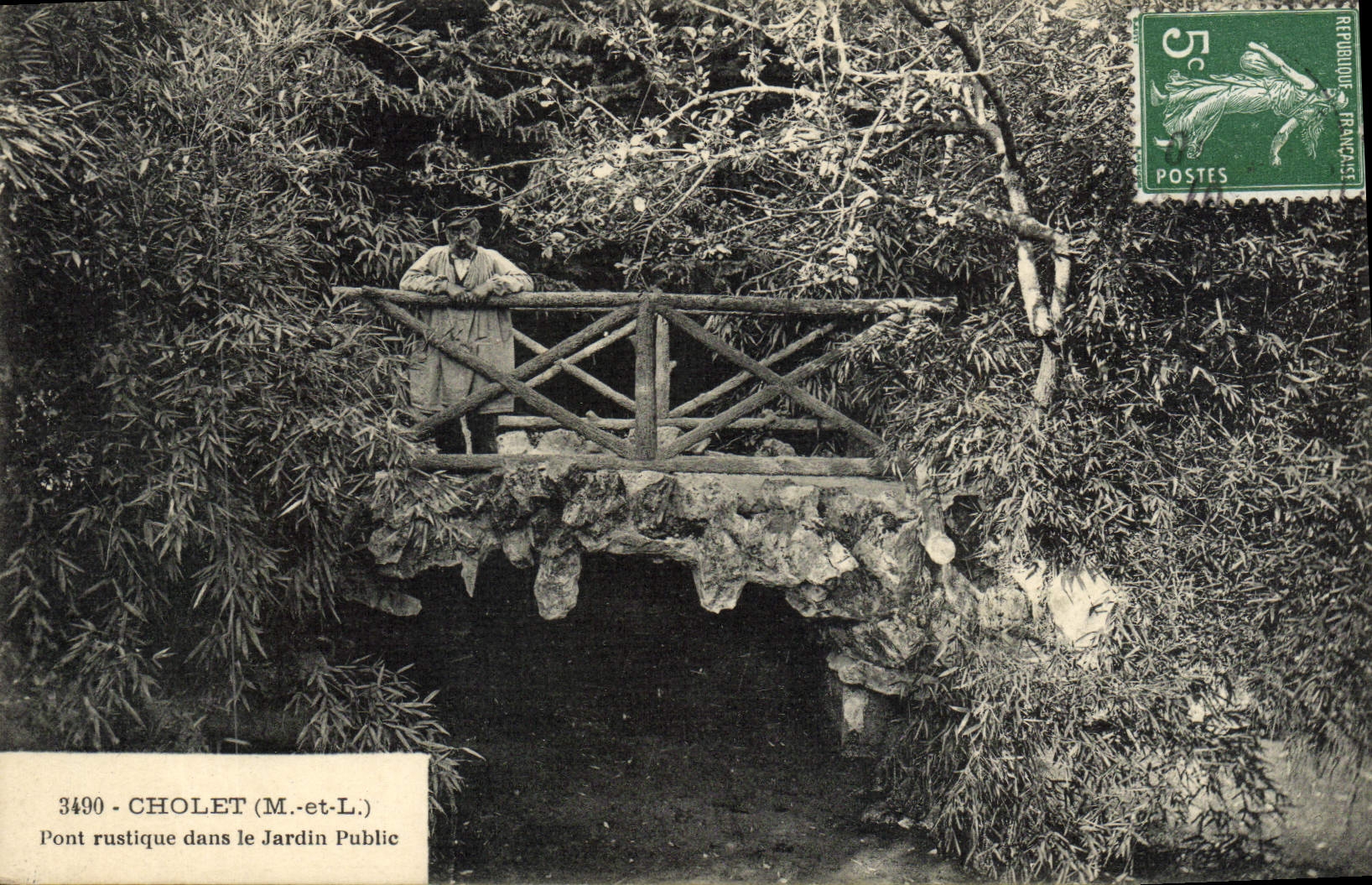 CPA Cholet Pont Rustique Dans le Jardin Public