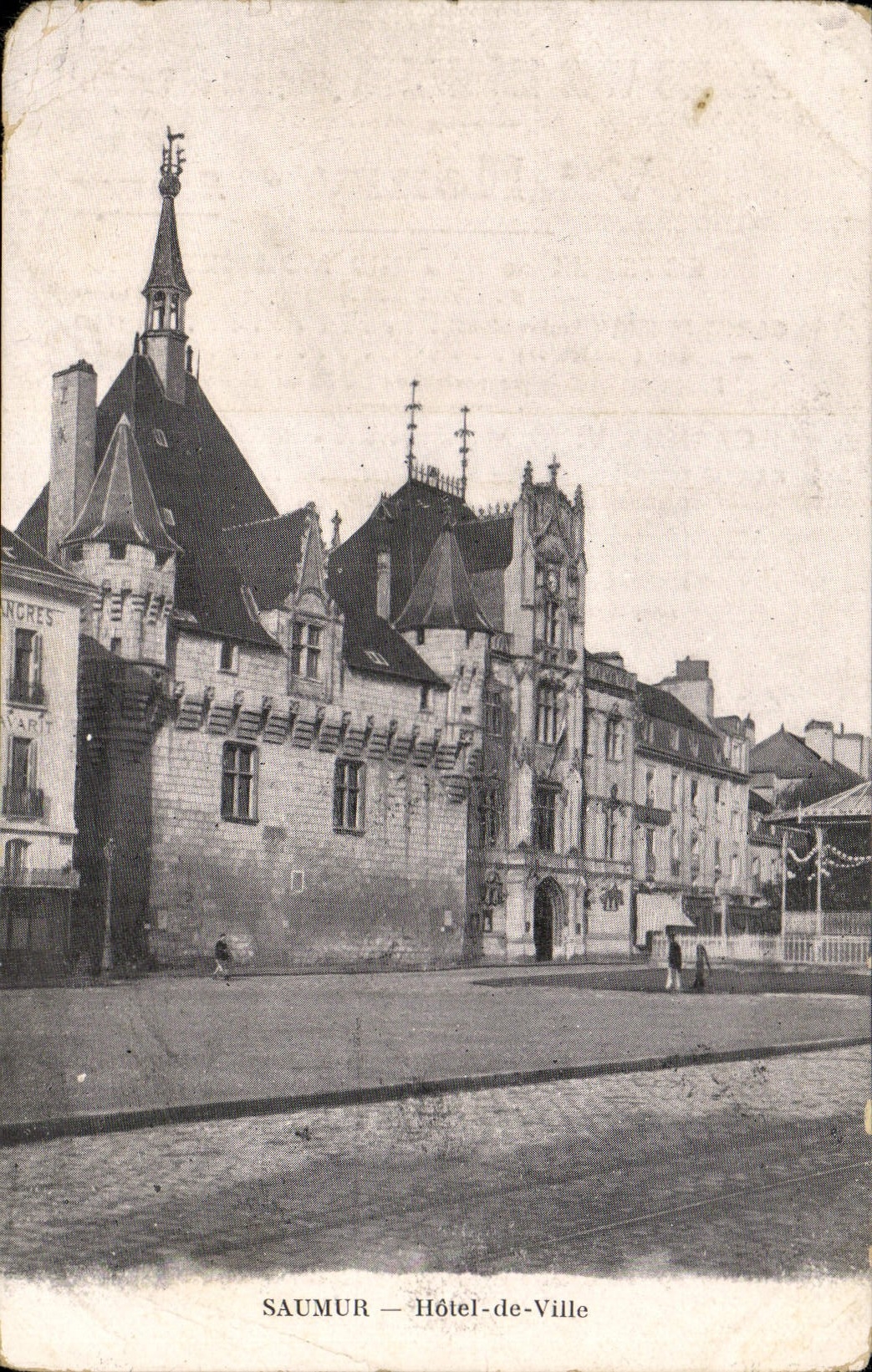 CPA Saumur Hotel de Ville Publicite Vins Mousseux Veuve Henry 