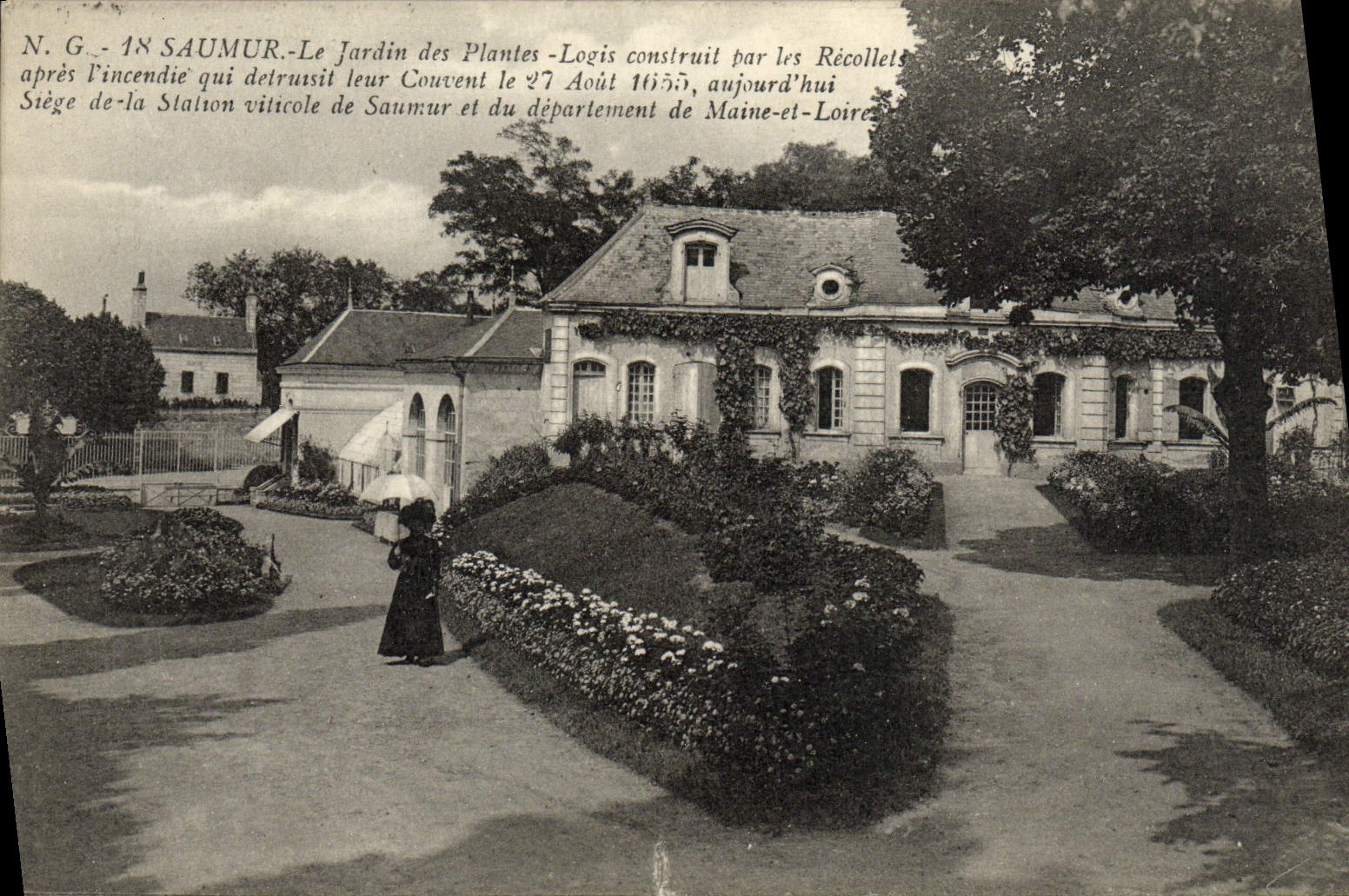 Saumur — Le Jardin des Plantes — Logis reconstruit par les Récollets après l'incendie de 1655