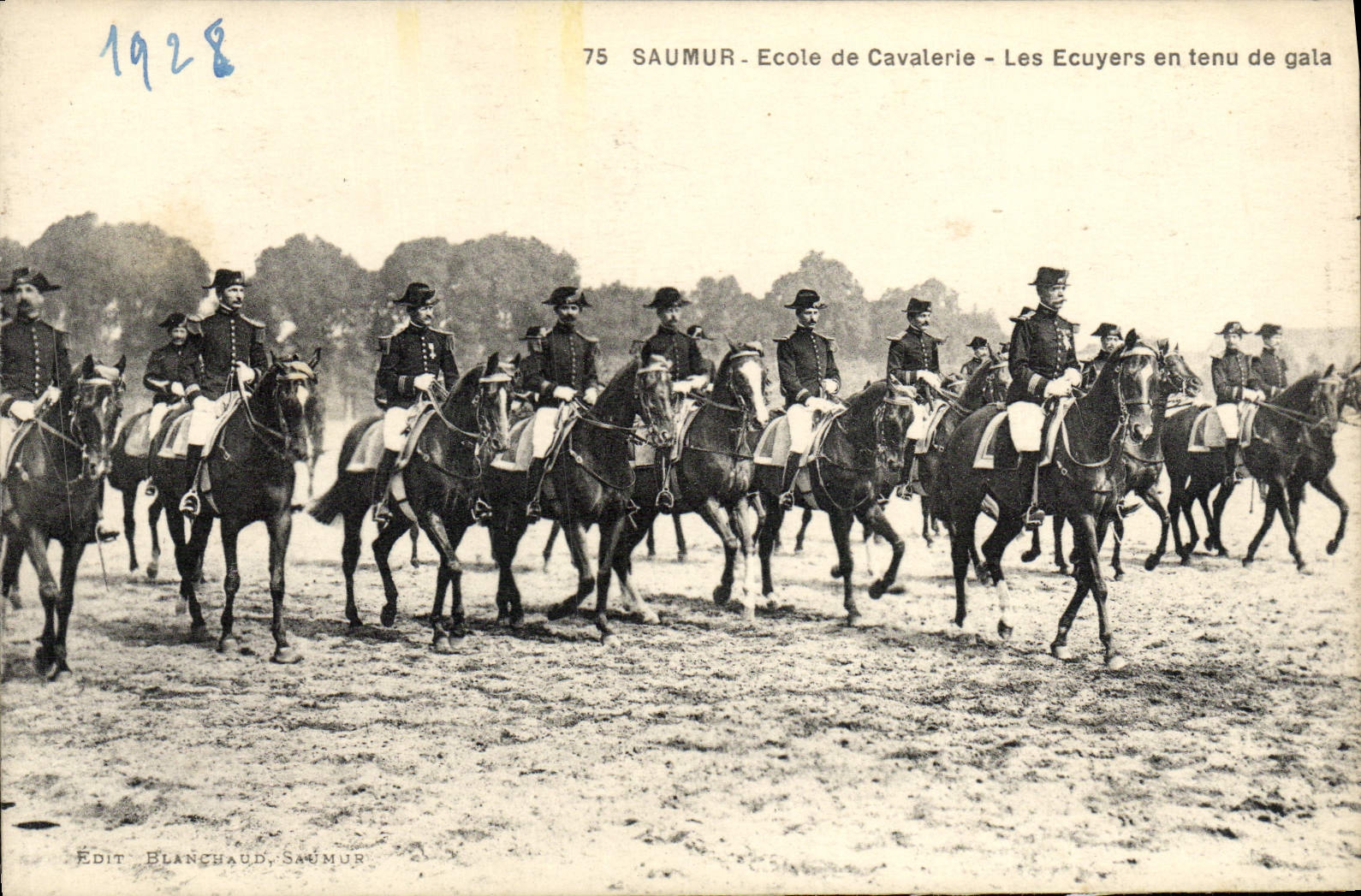 Saumur - École de Cavalerie - Les Ecuyers en tenu de gala — Édit Blanchaud, Saumur, n°75