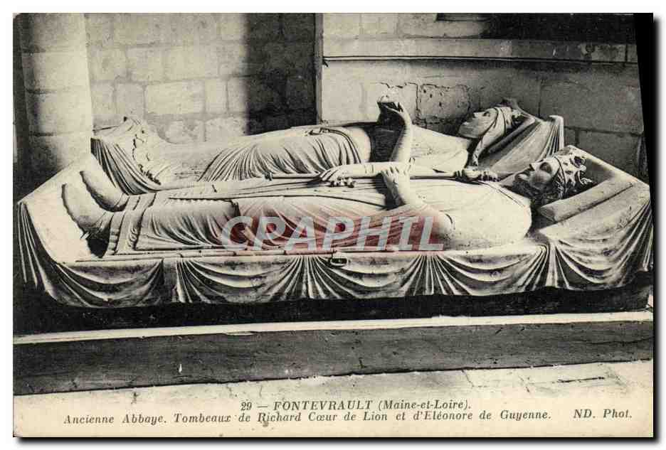 CPA Fontevrault L'Abbaye Tombeaux de Richard Coeur de Lion et D'Eleonore de Guyenne 