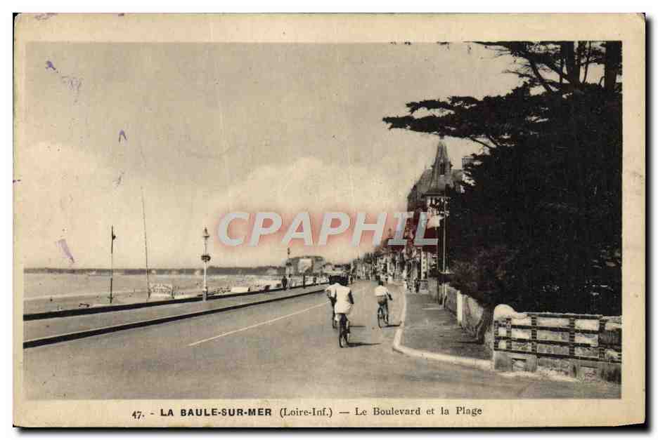 CPA La Baule sur Mer Le boulevard et la plage