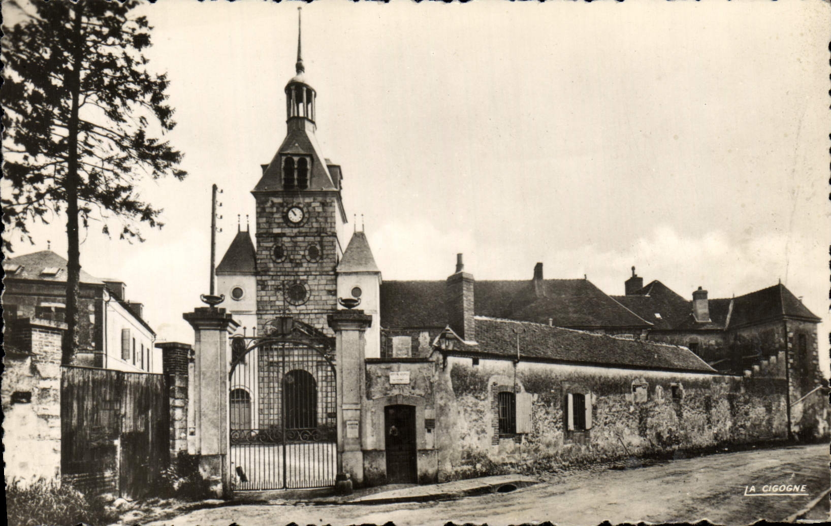 CPM Dormans Hopital Hospice fonde en 1164 par Herni 1er Comte de Brie et de Champagne