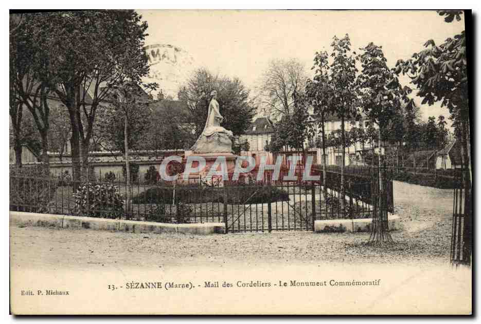 CPA Sezanne Mail des Cordeliers le Monument Commemoratif