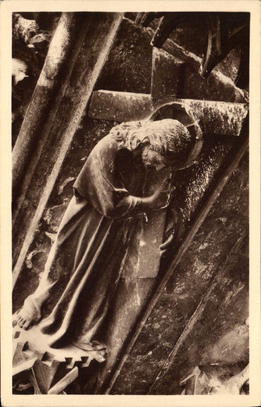 CPA Reims La Cathedrale La Montee au Calvaire Christ