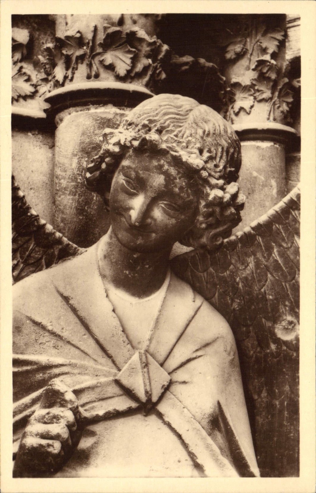 CPA Reims La Cathedrale de Ange Gardien de St Nicaise nomme Sourire de Reims